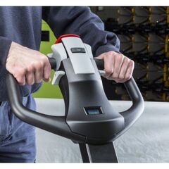  Elektrischer Deichselstapler bis 1.200 Kg GX & LX Pramac Elektrischer Deichselstapler 1.200 kg - GX12/29 - EVO GEL FREIHUB - 1150 x 560 12448320